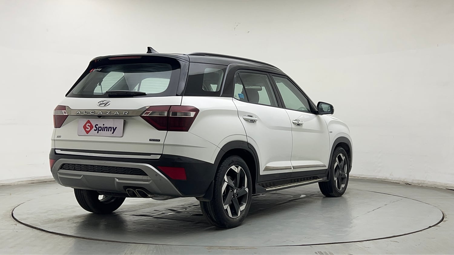 Used 2022 Hyundai Alcazar Signature (O) 6 STR 2.0 Petrol AT Dual Tone Petrol Automatic exterior RIGHT REAR CORNER VIEW