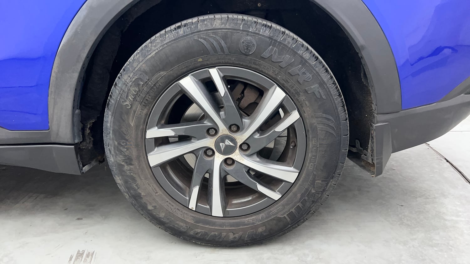 Used 2022 Mahindra XUV700 AX 5 Petrol MT 7 STR Petrol Manual tyres LEFT REAR TYRE RIM VIEW