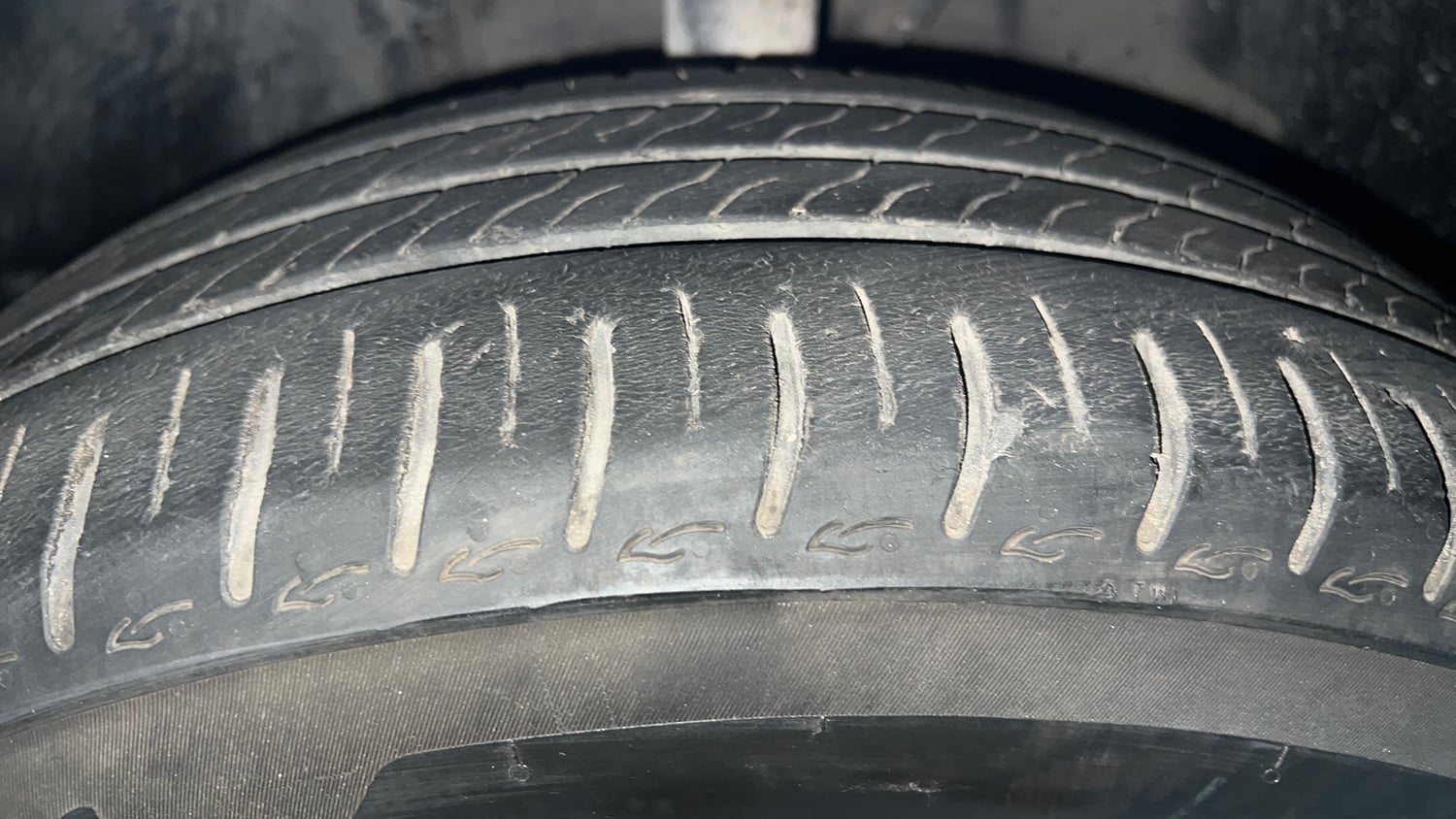 Used 2023 Tata Altroz XZA Petrol Petrol Automatic tyres LEFT FRONT TYRE TREAD VIEW