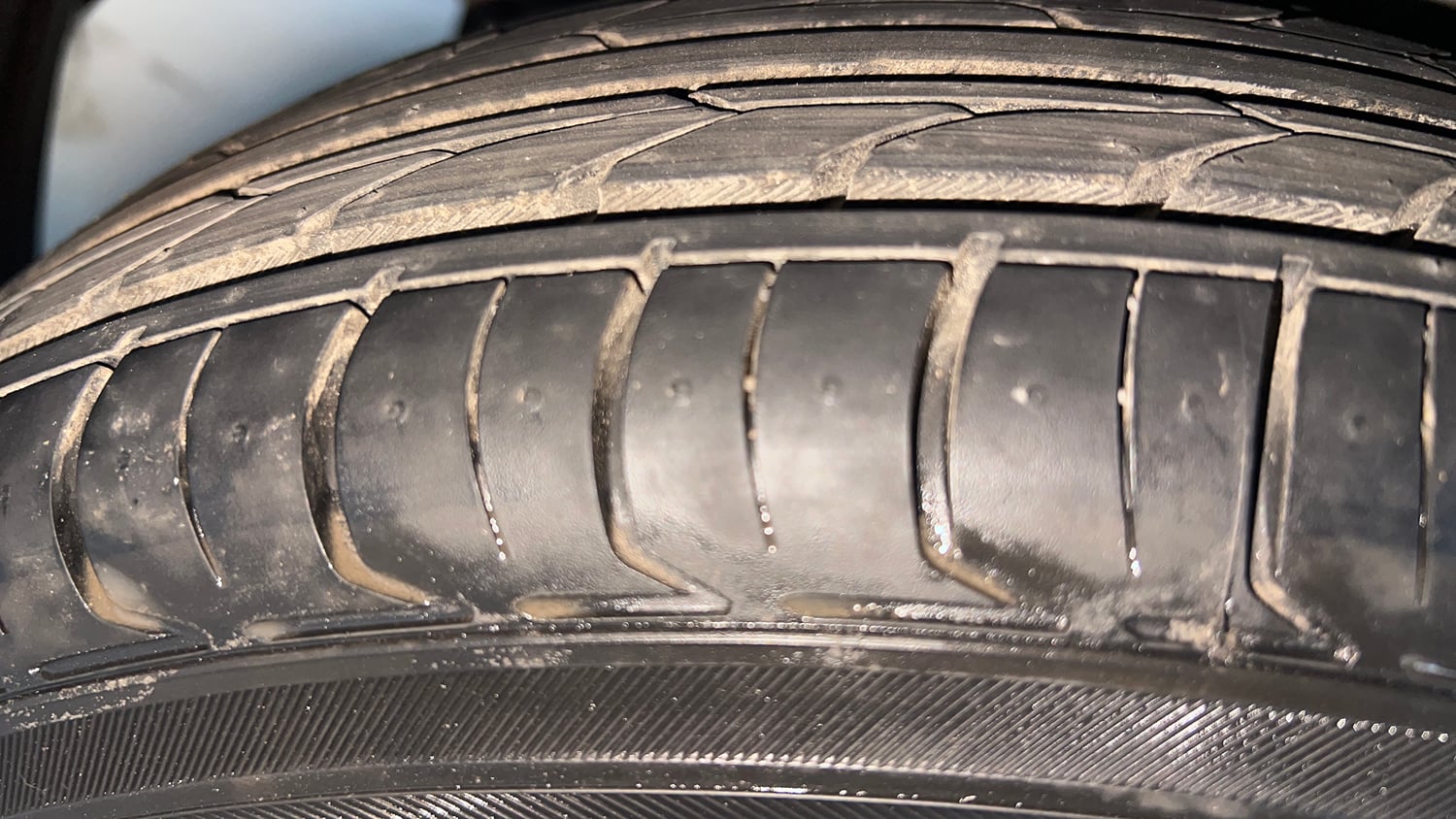 Used 2013 Hyundai i10 Magna 1.2 Kappa2 Petrol Manual tyres LEFT FRONT TYRE TREAD VIEW
