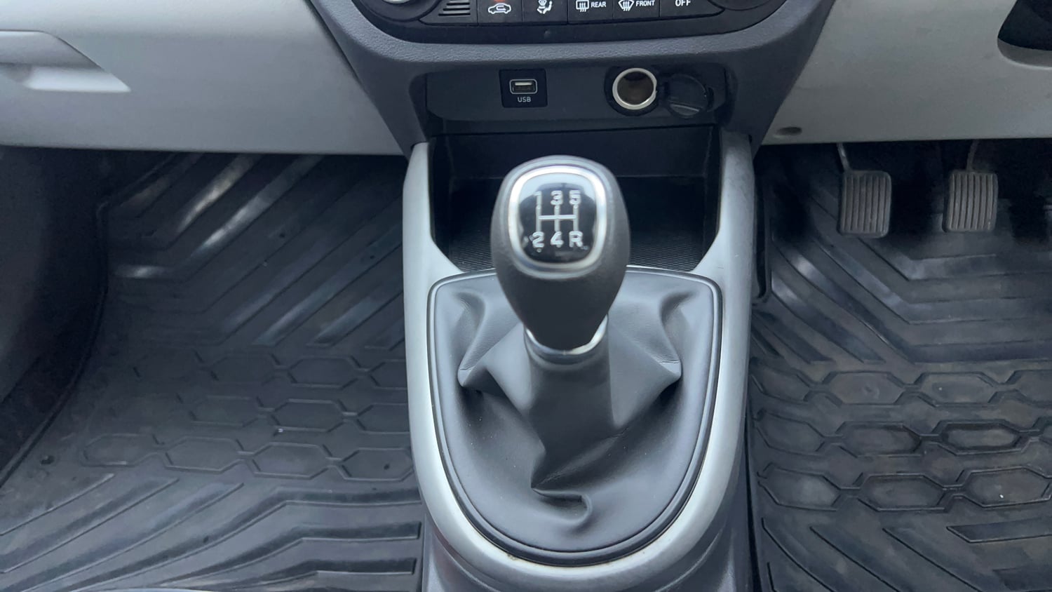 Used 2021 Hyundai Grand i10 Nios Sportz 1.2 Kappa VTVT CNG Cng Manual interior GEAR  KNOB VIEW