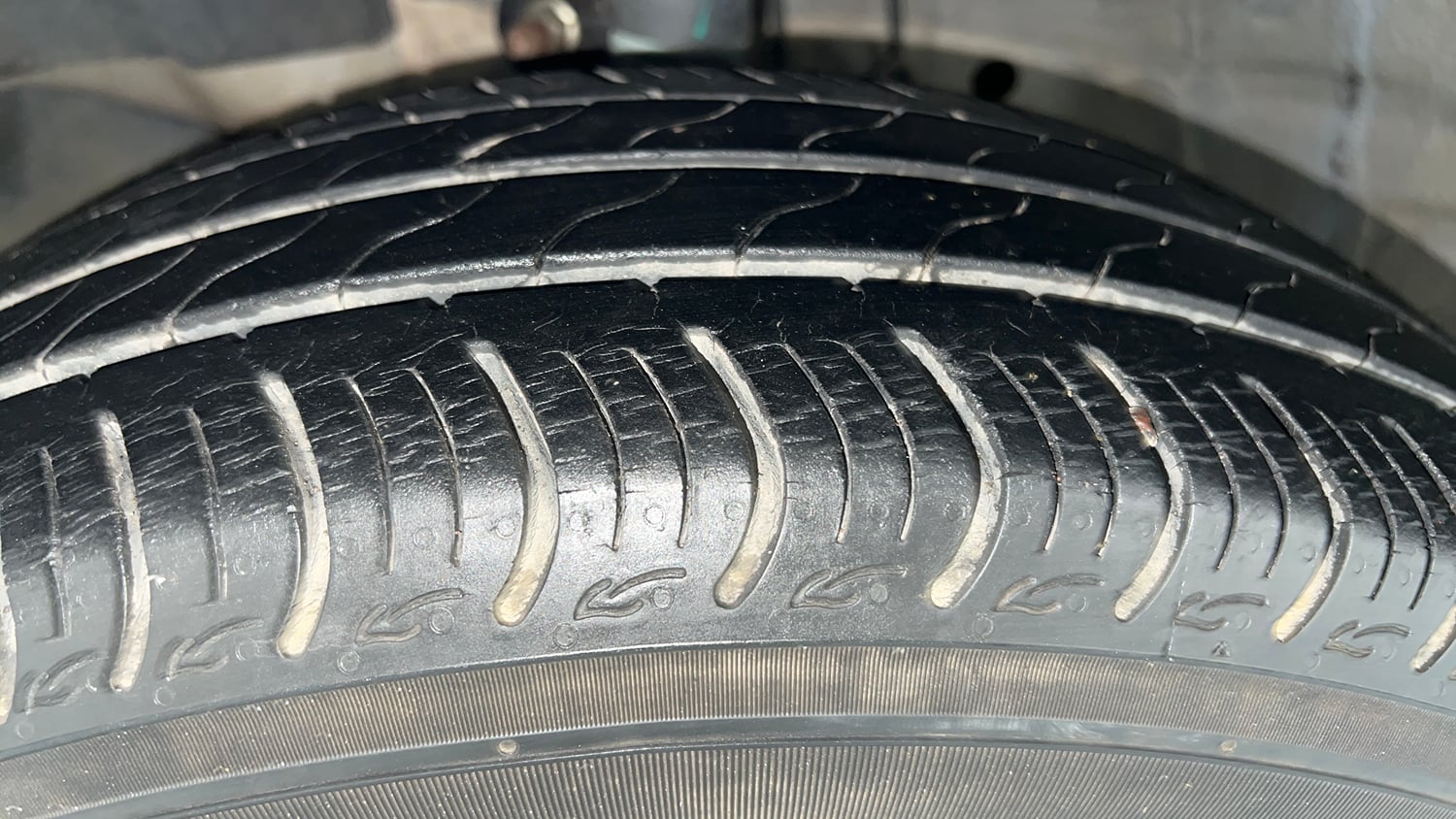 Used 2021 Honda Amaze 1.2 V MT Petrol Petrol Manual tyres LEFT FRONT TYRE TREAD VIEW