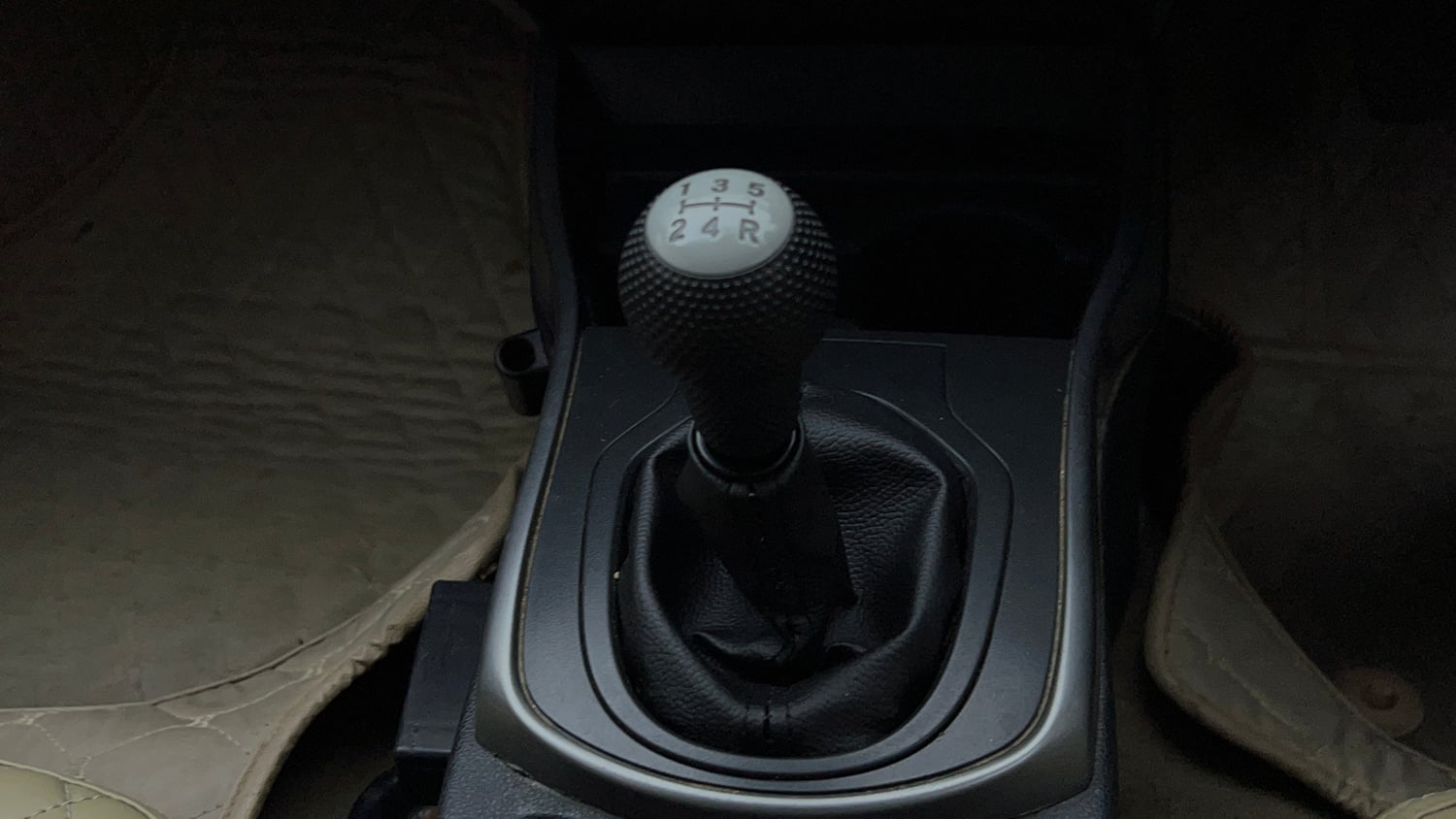 Used 2015 Honda City V Petrol Manual interior GEAR  KNOB VIEW