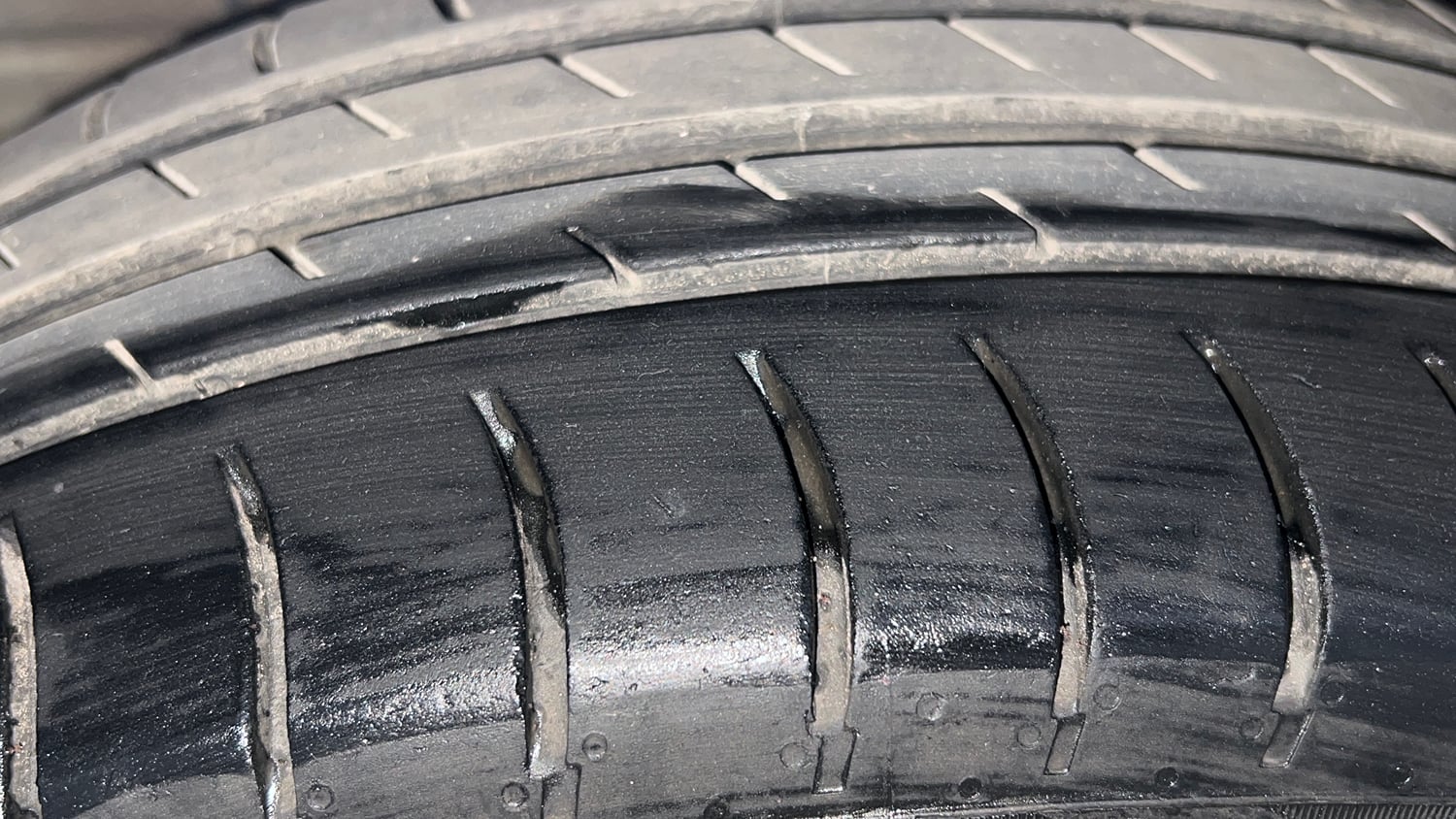 Used 2015 Maruti Suzuki Swift Dzire ZXI Petrol Manual tyres LEFT FRONT TYRE TREAD VIEW