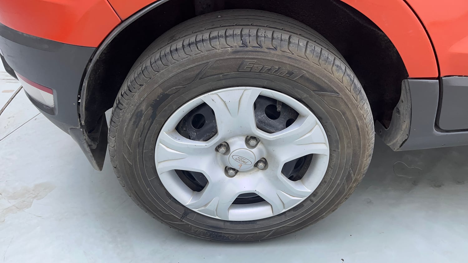 Used 2017 Ford EcoSport Trend+ 1.5L TDCi Diesel Manual tyres RIGHT REAR TYRE RIM VIEW