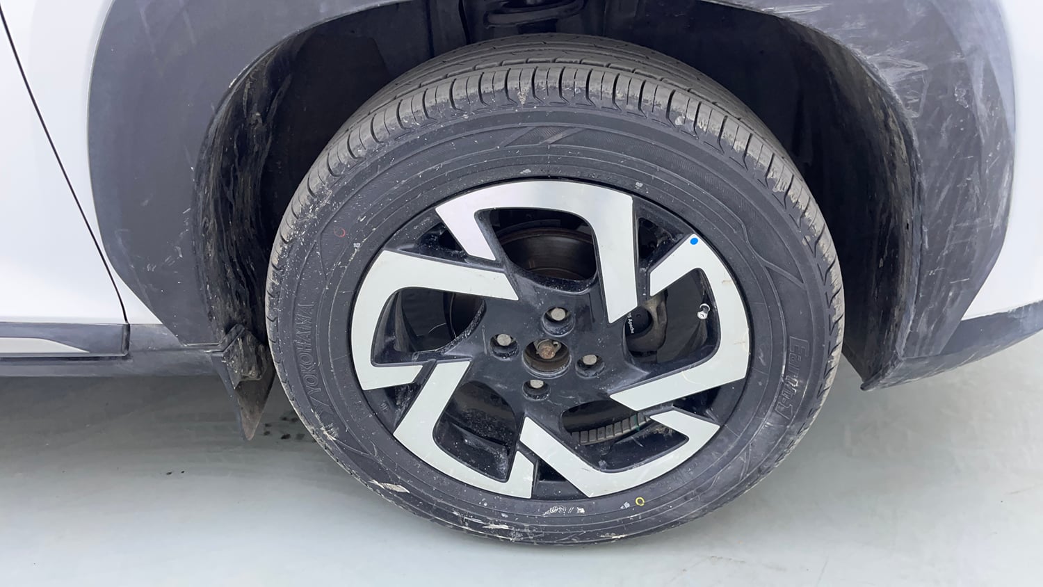 Used 2021 Nissan Magnite XV Turbo CVT Petrol Automatic tyres RIGHT FRONT TYRE RIM VIEW