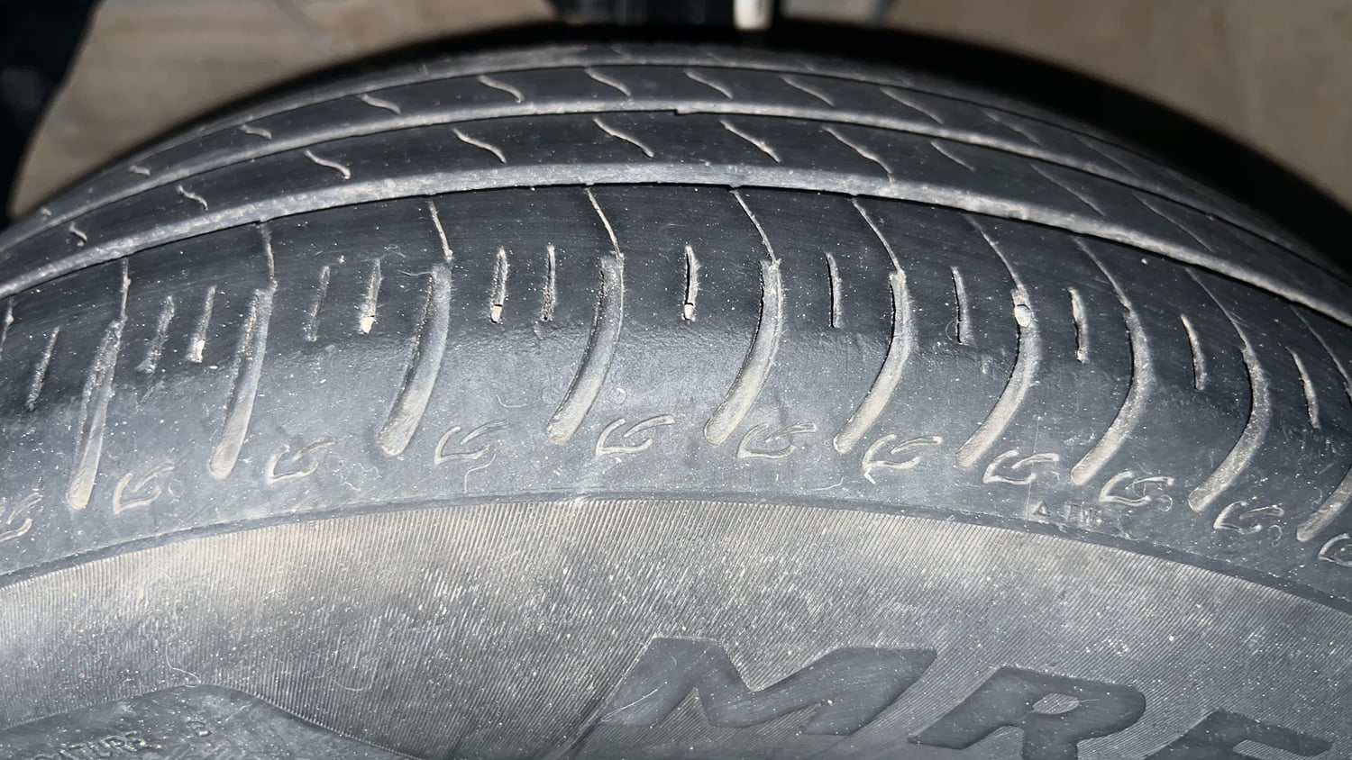 Used 2025 Maruti Suzuki Swift VXi CNG Cng Manual tyres LEFT FRONT TYRE TREAD VIEW