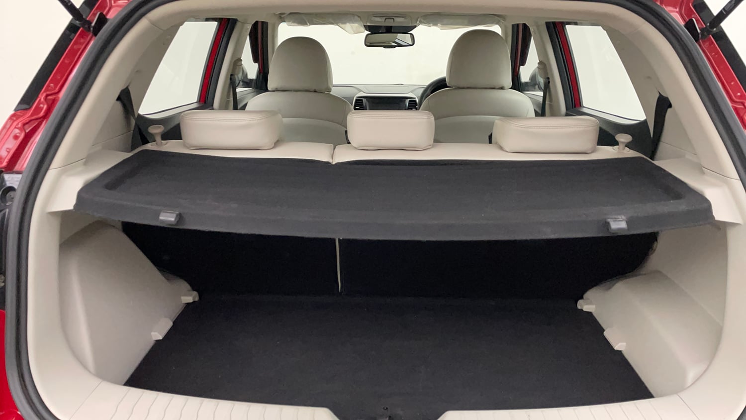 Used 2022 Mahindra XUV 300 W8 (O) 1.5 Diesel AMT Diesel Automatic interior DICKY INSIDE VIEW