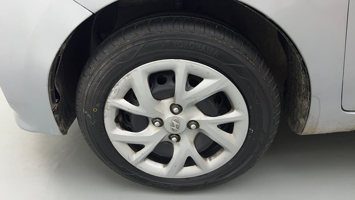 Used 2019 Hyundai Grand i10 Sportz 1.2 Kappa VTVT Petrol Manual tyres LEFT FRONT TYRE RIM VIEW