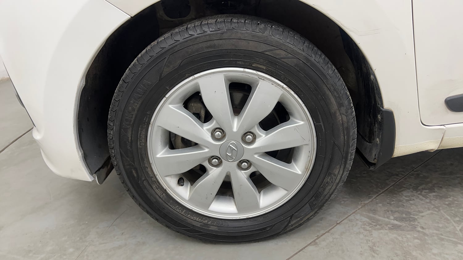 Used 2015 Hyundai Xcent S 1.2 (O) Petrol Manual tyres LEFT FRONT TYRE RIM VIEW