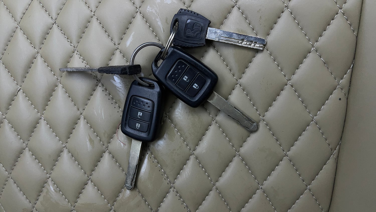 Used 2015 Honda City V Petrol Manual extra CAR KEY VIEW
