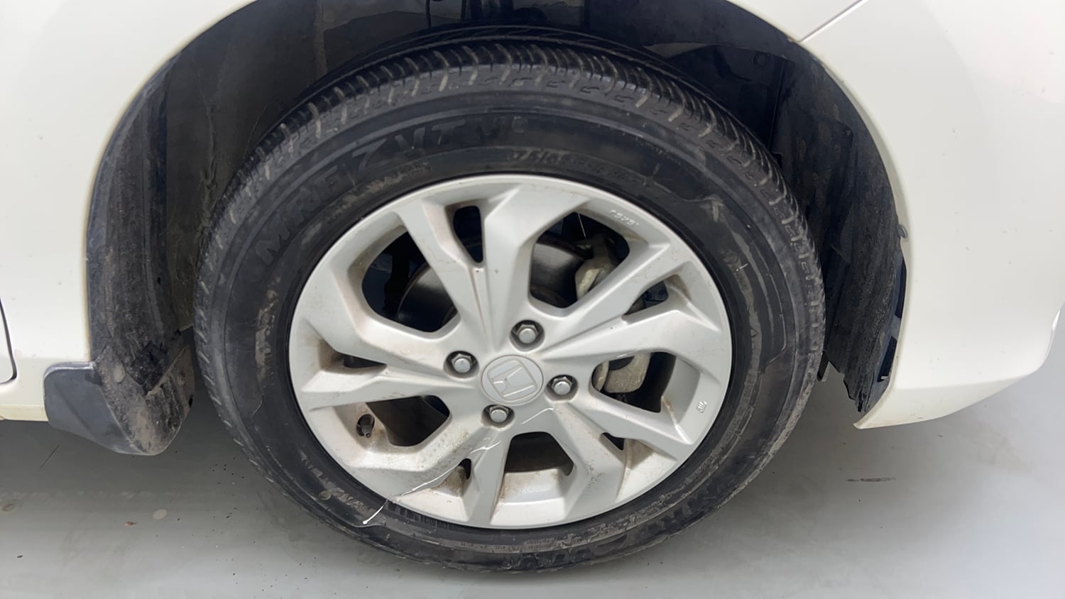 Used 2019 Honda Amaze 1.2 V MT Petrol Petrol Manual tyres RIGHT FRONT TYRE RIM VIEW