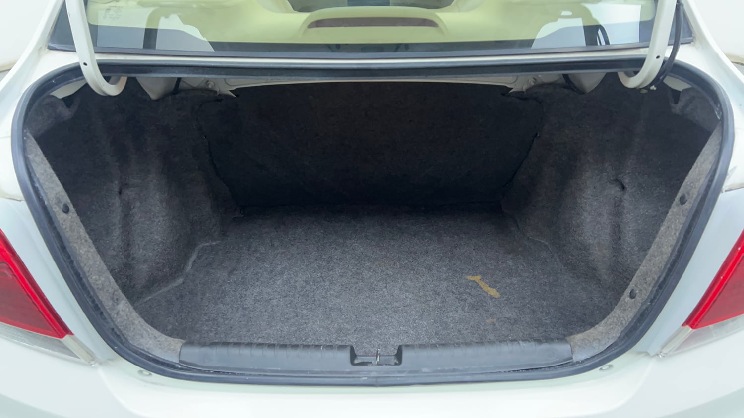Used 2015 Honda Amaze 1.5 S i-DTEC Diesel Manual interior DICKY INSIDE VIEW