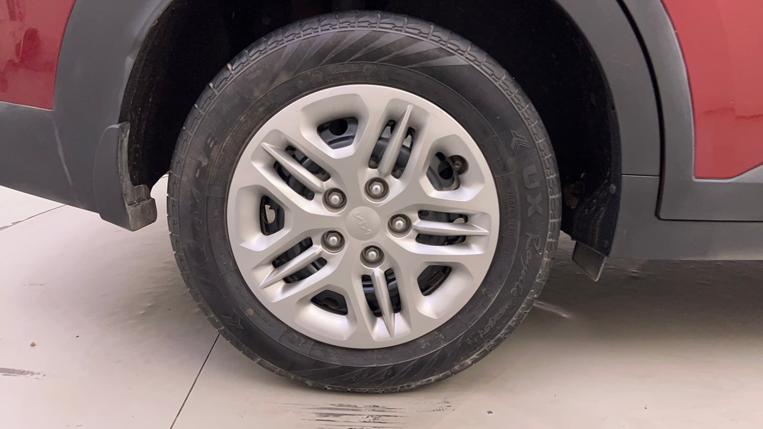 Used 2025 Kia Carens Premium (O) 1.5 Petrol 7 STR Petrol Manual tyres RIGHT REAR TYRE RIM VIEW