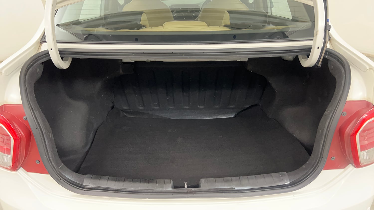 Used 2015 Hyundai Xcent S 1.2 (O) Petrol Manual interior DICKY INSIDE VIEW