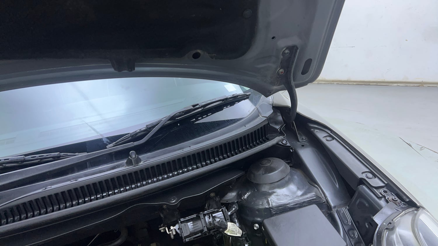 Used 2020 Maruti Suzuki Baleno Zeta Automatic Petrol Automatic engine ENGINE LEFT SIDE HINGE & APRON VIEW