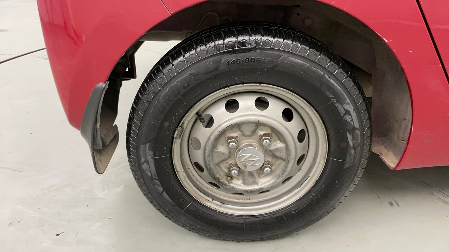 Used 2017 Hyundai Eon Era + Petrol Manual tyres RIGHT REAR TYRE RIM VIEW