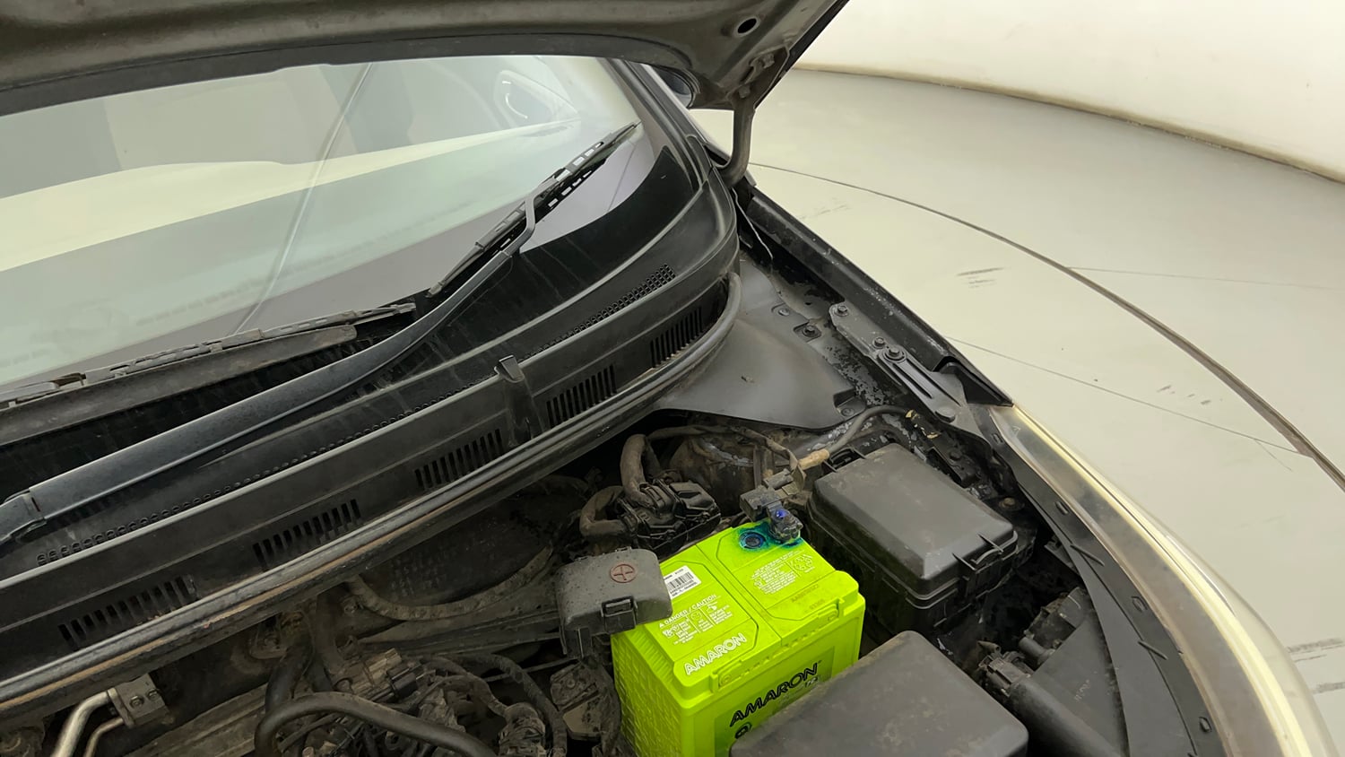 Used 2014 Hyundai Elite i20 Magna 1.2 Petrol Manual engine ENGINE LEFT SIDE HINGE & APRON VIEW