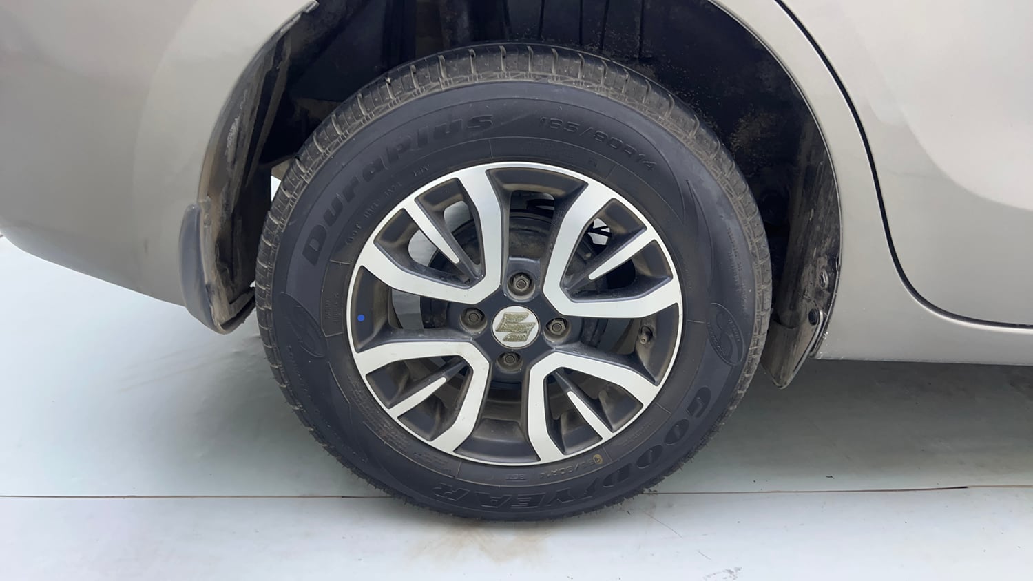 Used 2020 Maruti Suzuki Dzire VXi AGS Petrol Automatic tyres RIGHT REAR TYRE RIM VIEW