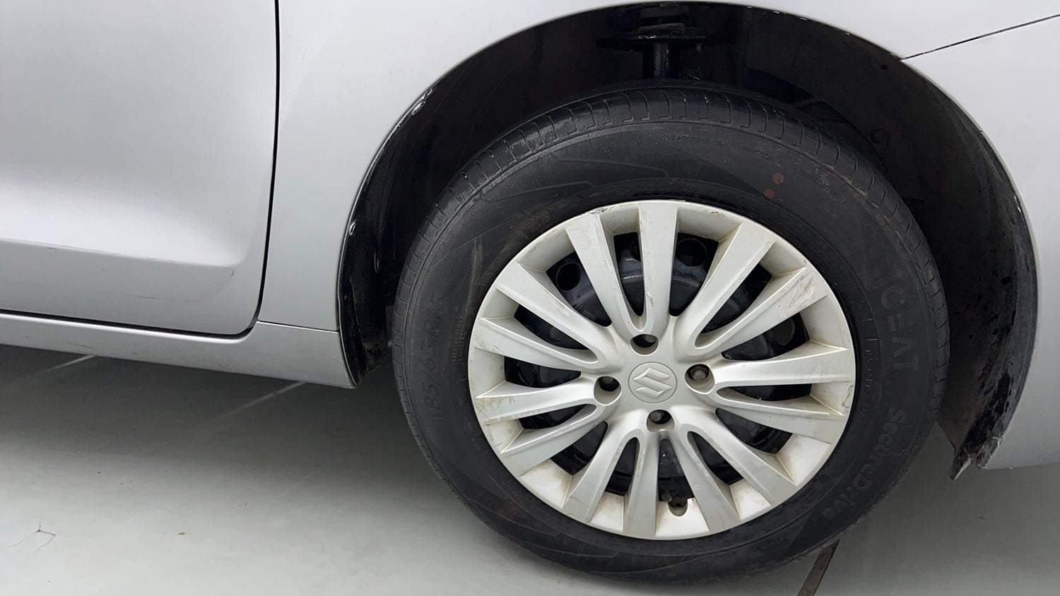Used 2019 Maruti Suzuki Baleno Delta Petrol Manual tyres RIGHT FRONT TYRE RIM VIEW