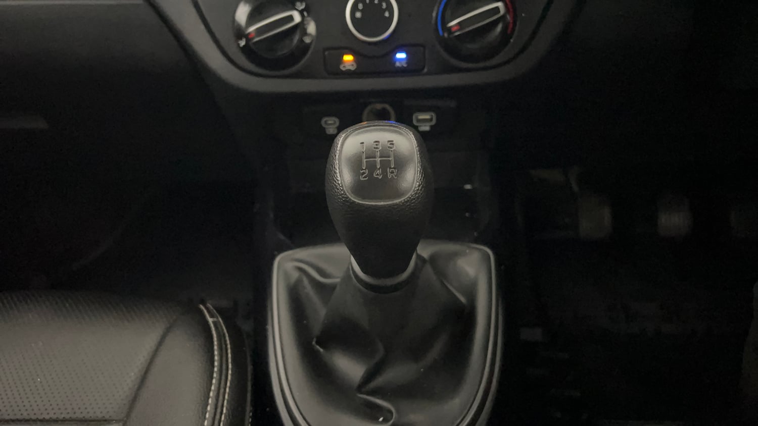 Used 2024 Hyundai Exter S 1.2 MT Petrol Manual interior GEAR  KNOB VIEW