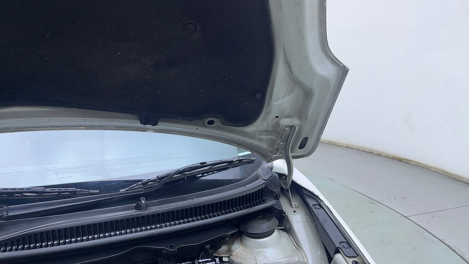 Used 2020 Toyota Glanza V CVT Petrol Automatic engine ENGINE LEFT SIDE HINGE & APRON VIEW