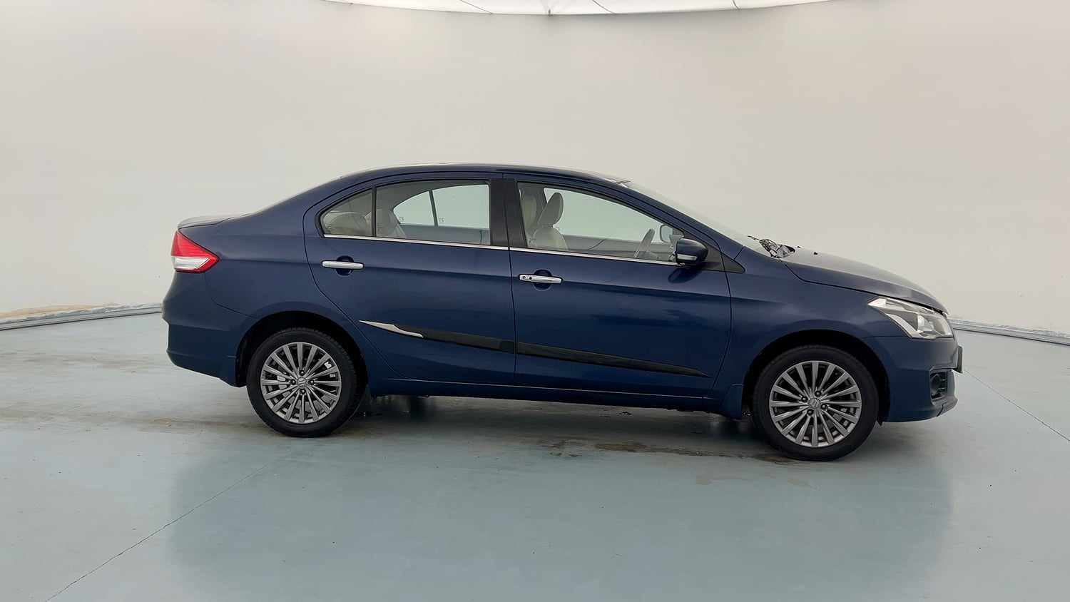 Used 2017 Maruti Suzuki Ciaz Alpha 1.4 MT Petrol Manual exterior RIGHT SIDE VIEW