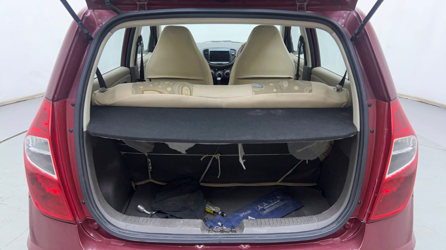 Used 2014 Hyundai i10 Era 1.1 iRDE2 Petrol Manual interior DICKY INSIDE VIEW