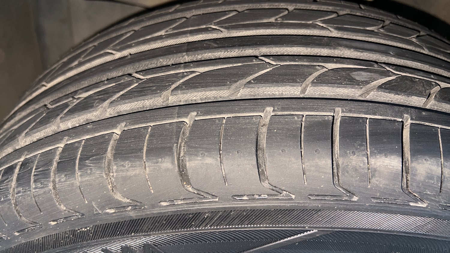 Used 2023 Maruti Suzuki Fronx Delta 1.2L MT Petrol Manual tyres LEFT FRONT TYRE TREAD VIEW