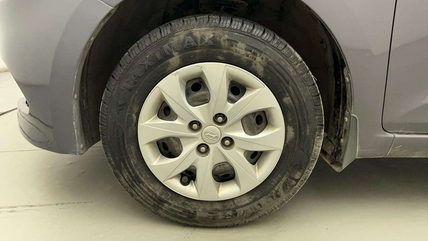 Used 2014 Hyundai Elite i20 Magna 1.2 Petrol Manual tyres LEFT FRONT TYRE RIM VIEW