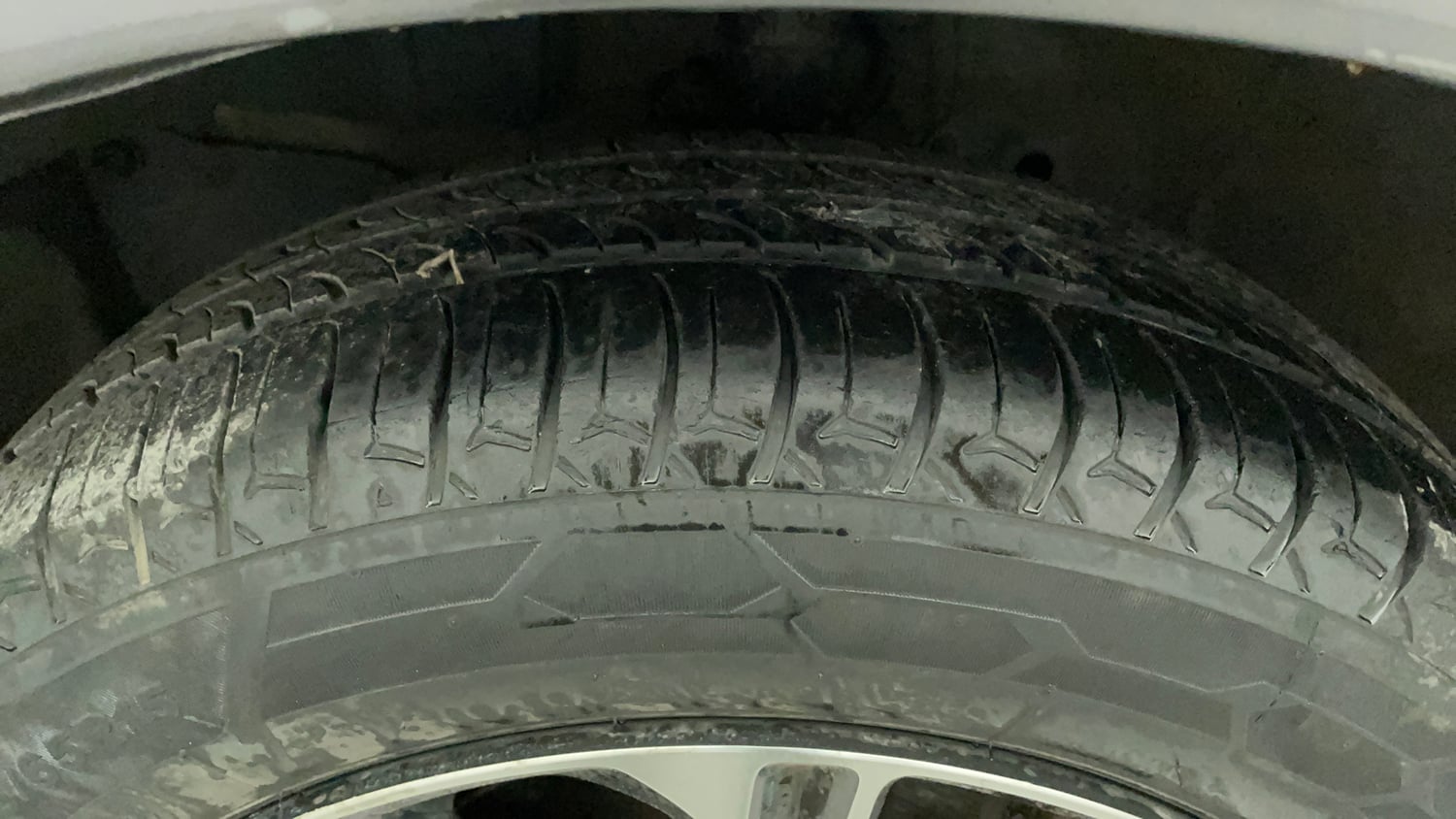 Used 2017 Honda City V Petrol Manual tyres LEFT FRONT TYRE TREAD VIEW