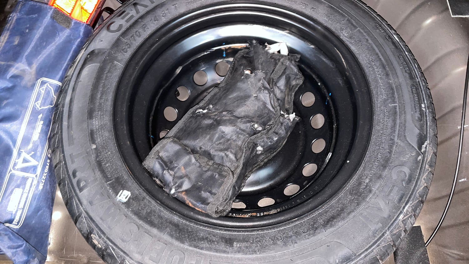 Used 2019 Renault Kwid 1.0 RXT AMT Opt Petrol Automatic tyres SPARE TYRE VIEW