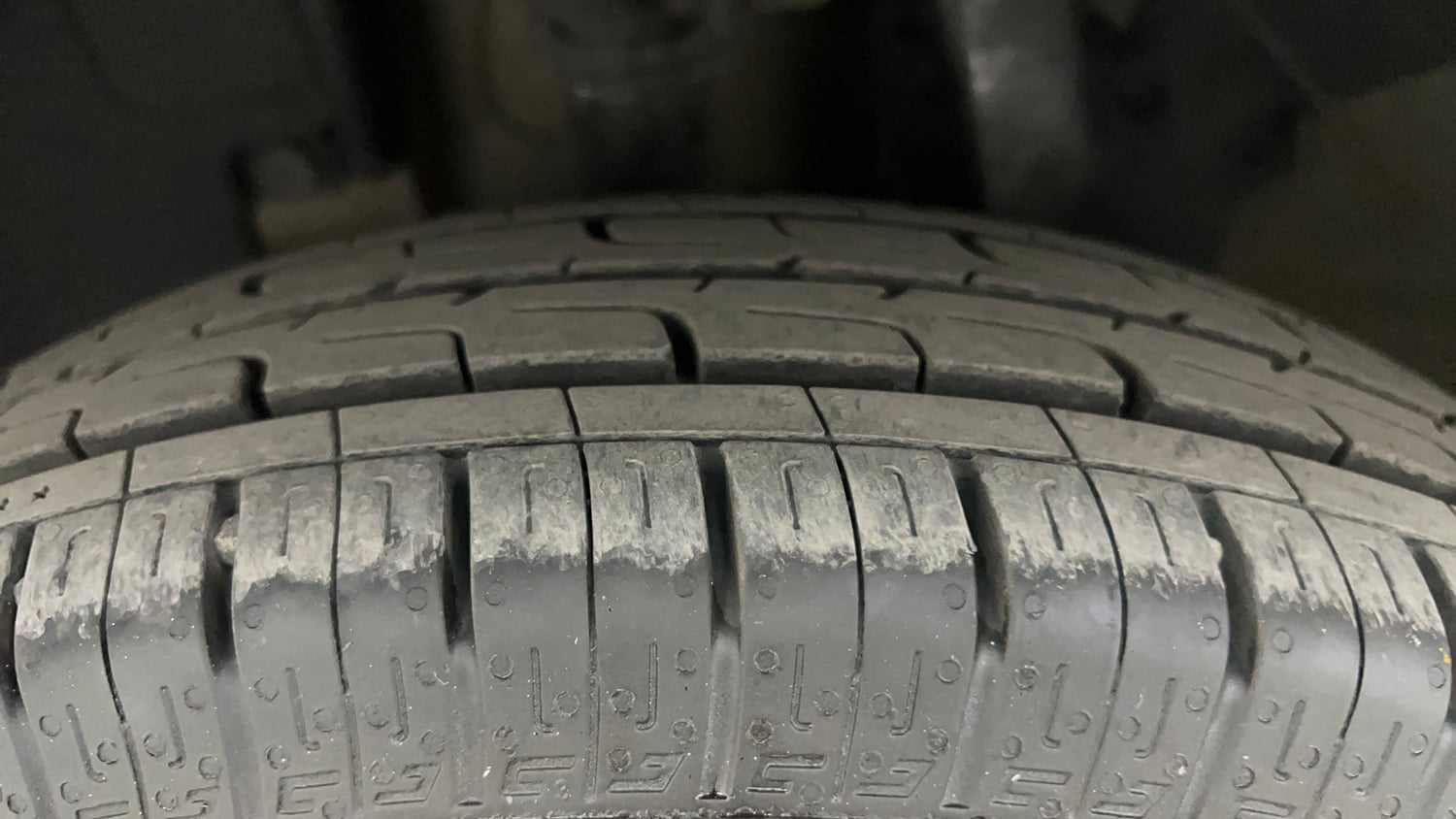 Used 2016 Renault Kwid RXT CNG (Outside Fitted) Cng Manual tyres LEFT FRONT TYRE TREAD VIEW