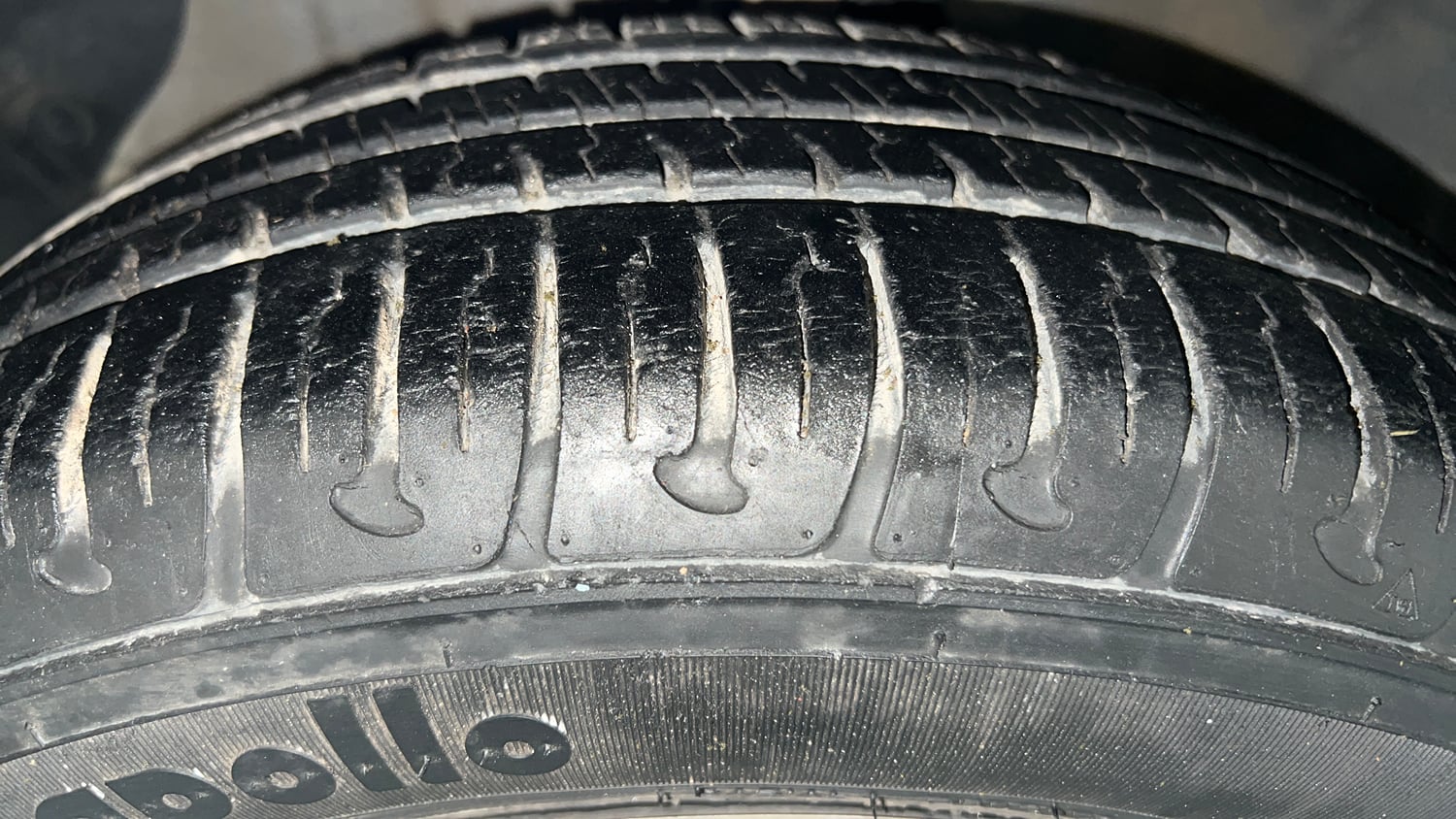 Used 2019 Hyundai Grand i10 Magna 1.2 Kappa VTVT Petrol Manual tyres LEFT FRONT TYRE TREAD VIEW