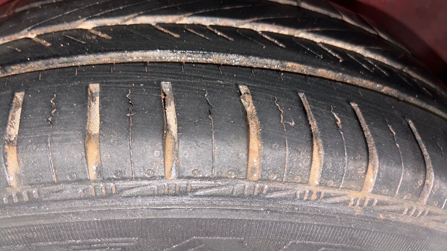 Used 2020 Volkswagen Polo Comfortline Plus 1.0L MPI Petrol Manual tyres LEFT REAR TYRE TREAD VIEW