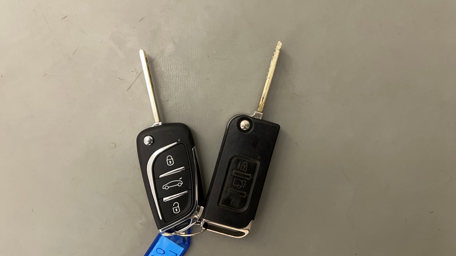 Used 2016 Mahindra XUV500 W4 Diesel Manual extra CAR KEY VIEW
