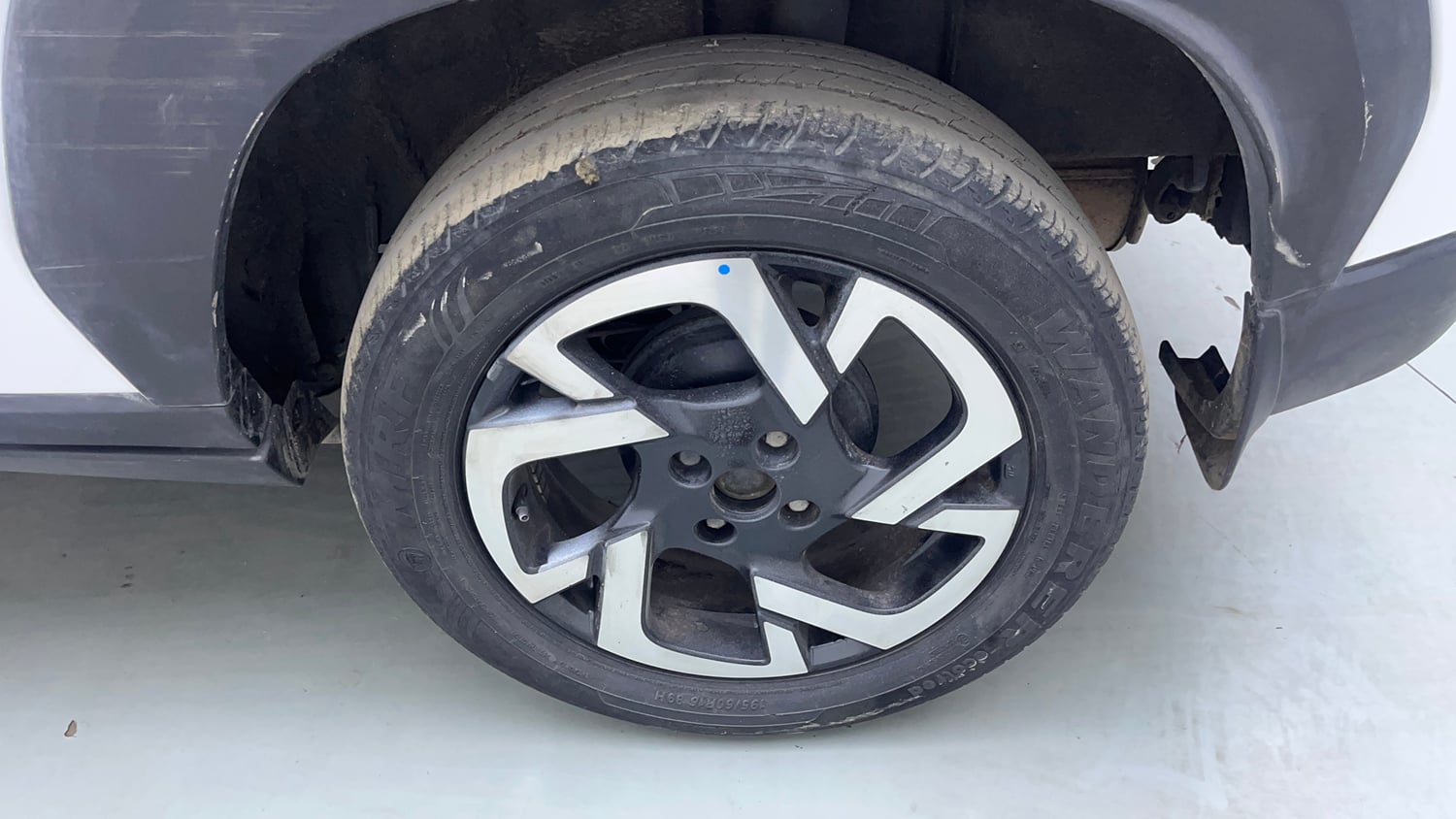 Used 2021 Nissan Magnite XV Turbo CVT Petrol Automatic tyres LEFT REAR TYRE RIM VIEW