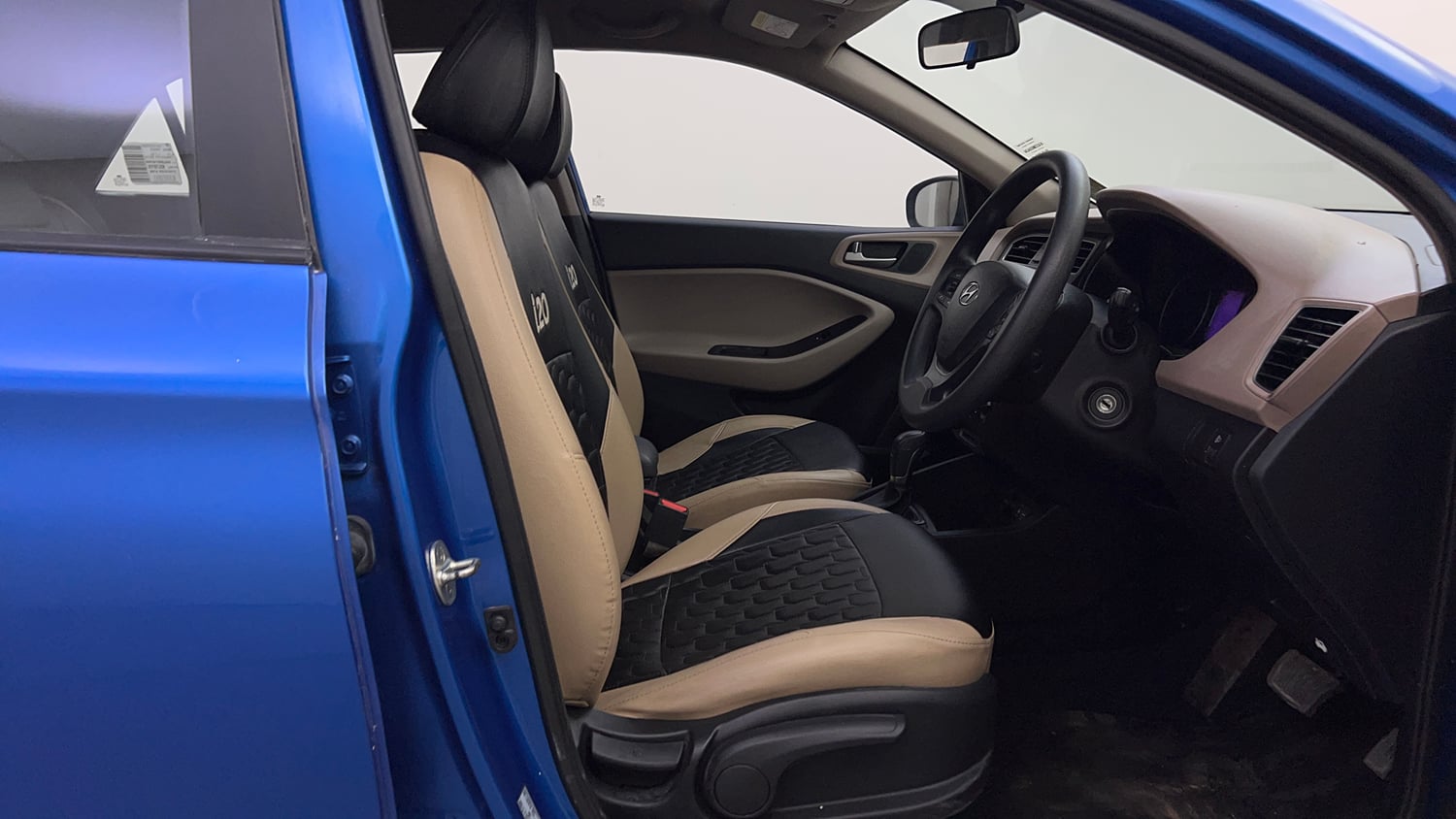 Used 2019 Hyundai Elite i20 Sportz Plus 1.2 CVT Petrol Automatic interior RIGHT SIDE FRONT DOOR CABIN VIEW
