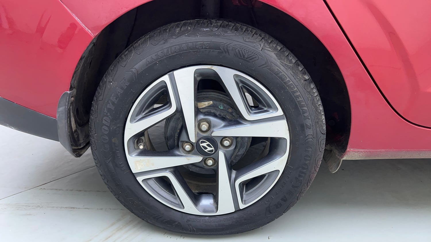 Used 2021 Hyundai Aura SX Plus 1.2 AMT Petrol Petrol Automatic tyres RIGHT REAR TYRE RIM VIEW