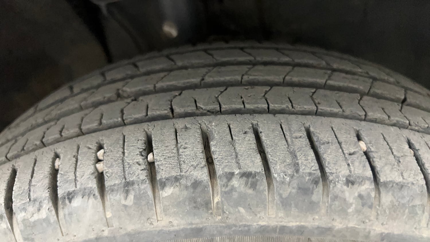 Used 2022 Tata Punch Accomplished Dazzle Pack MT Petrol Manual tyres RIGHT FRONT TYRE TREAD VIEW