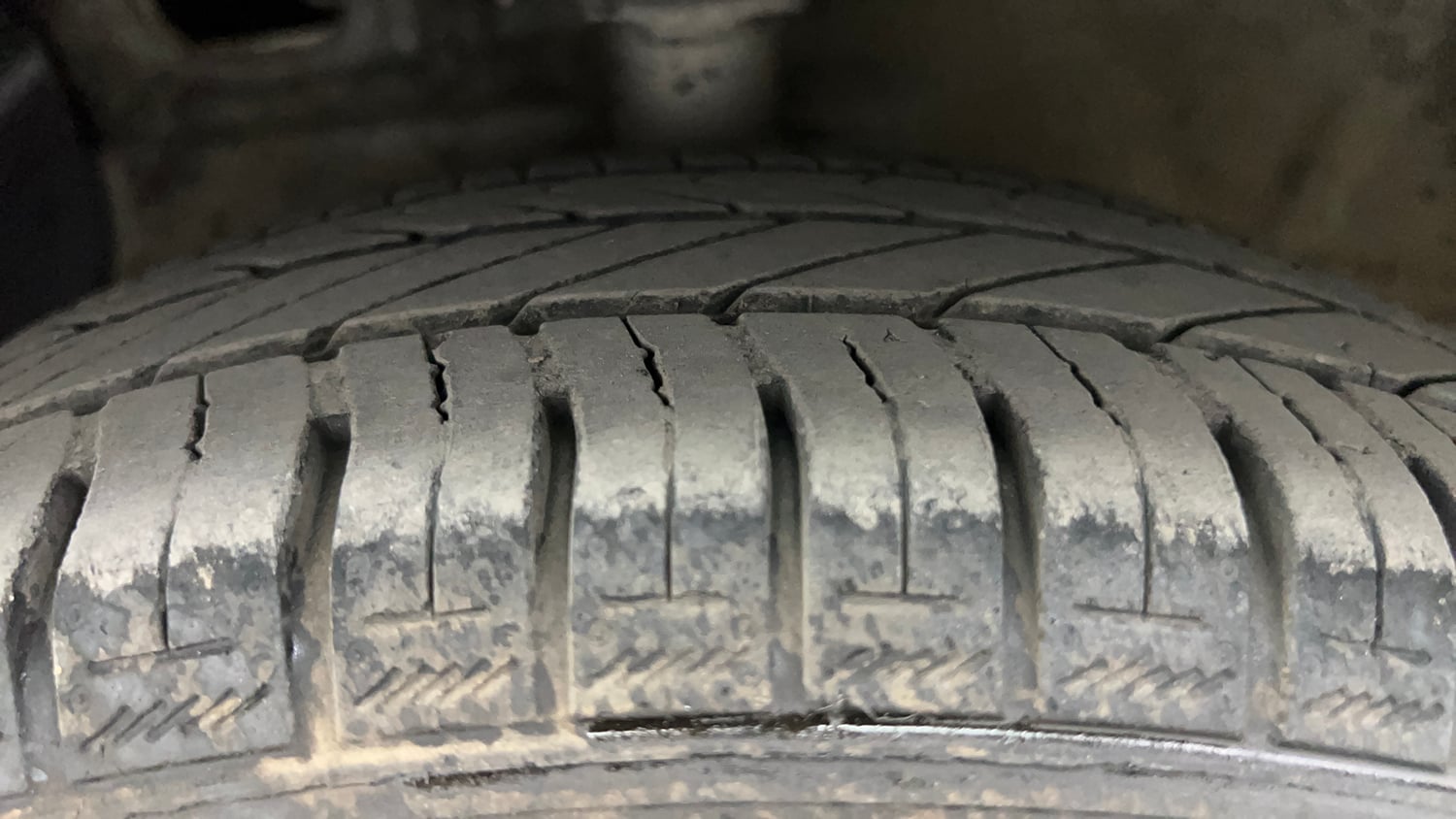 Used 2015 Hyundai Grand i10 Magna 1.2 Kappa VTVT Petrol Manual tyres LEFT FRONT TYRE TREAD VIEW