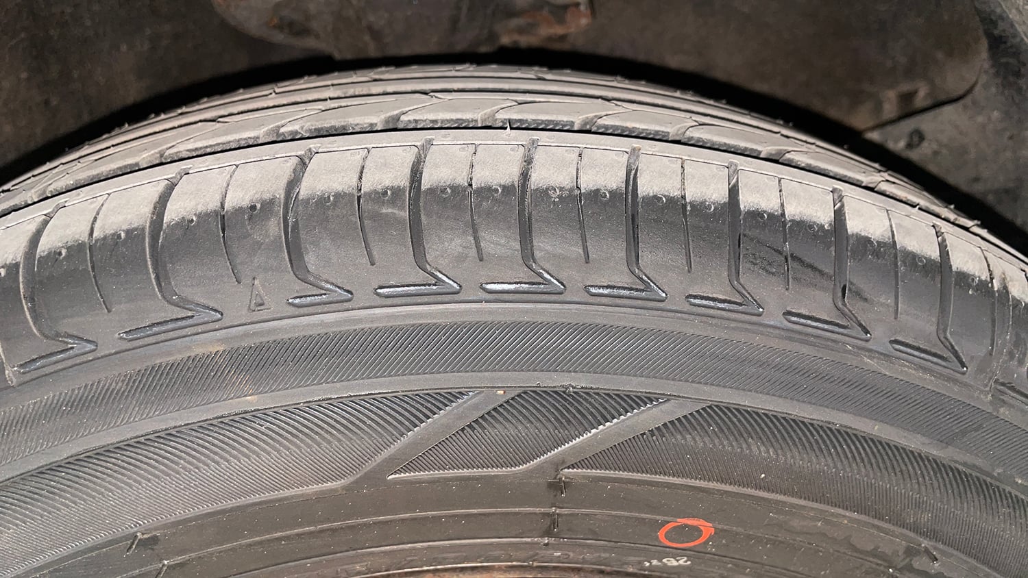 Used 2012 Hyundai i10 Magna 1.2 Kappa2 Petrol Manual tyres RIGHT FRONT TYRE TREAD VIEW