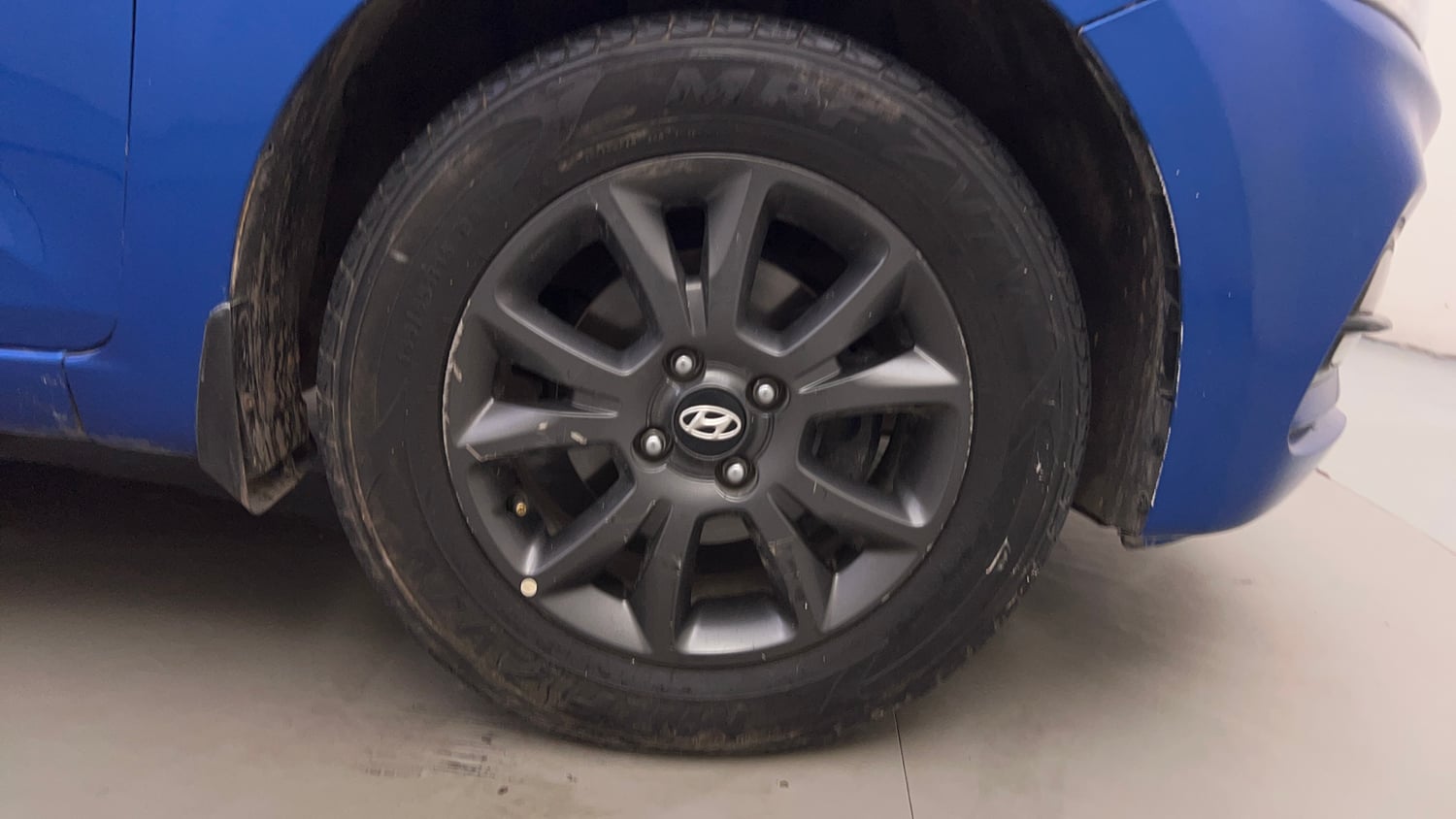 Used 2019 Hyundai Elite i20 Sportz Plus 1.2 CVT Petrol Automatic tyres RIGHT FRONT TYRE RIM VIEW