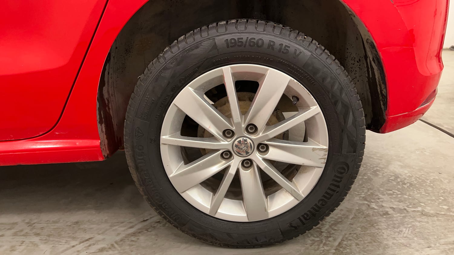 Used 2016 Volkswagen Polo Highline1.2L (P) Petrol Manual tyres LEFT REAR TYRE RIM VIEW