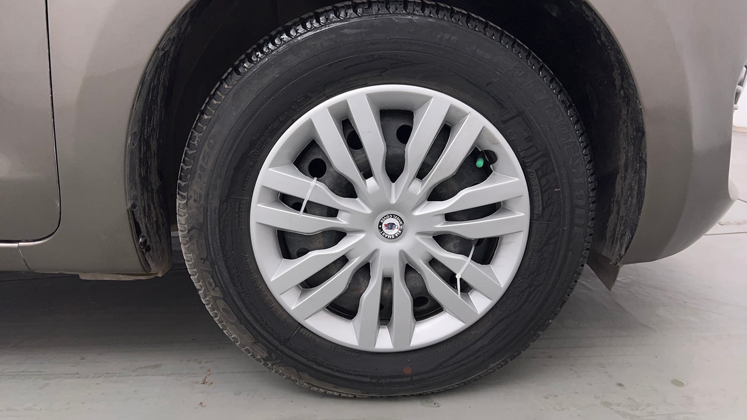 Used 2020 Maruti Suzuki Swift VXi Petrol Manual tyres RIGHT FRONT TYRE RIM VIEW