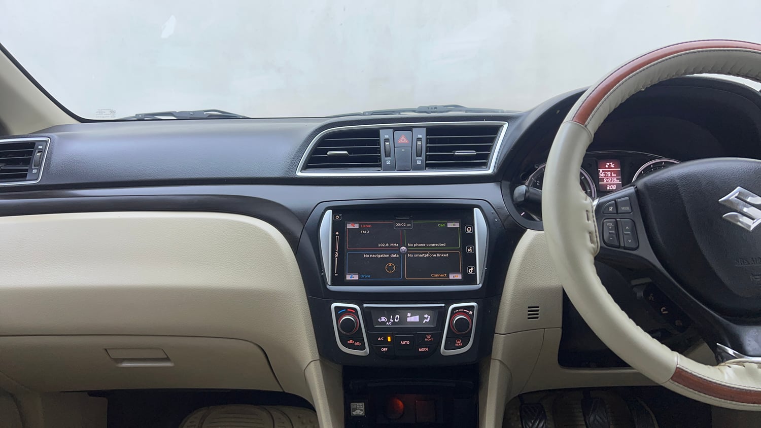 Used 2015 Maruti Suzuki Ciaz ZXi Petrol Manual interior MUSIC SYSTEM & AC CONTROL VIEW