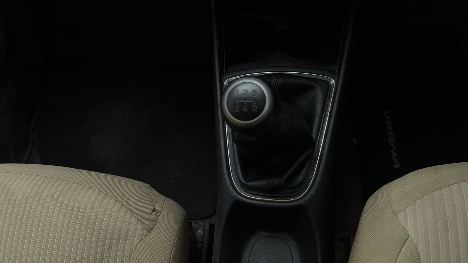 Used 2022 Honda Amaze S MT 1.2 Petrol Petrol Manual interior GEAR  KNOB VIEW