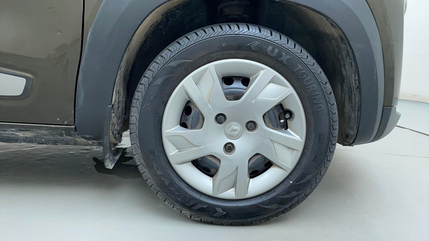 Used 2019 Renault Kwid 1.0 RXT AMT Opt Petrol Automatic tyres RIGHT FRONT TYRE RIM VIEW