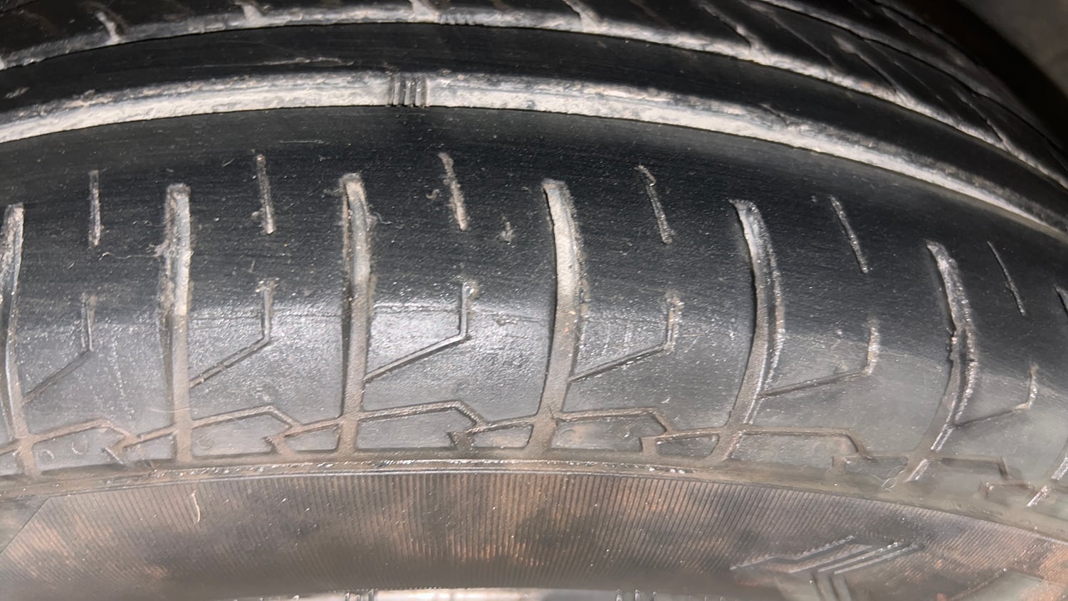 Used 2019 Hyundai Venue SX Plus 1.0 Turbo DCT Petrol Automatic tyres RIGHT FRONT TYRE TREAD VIEW