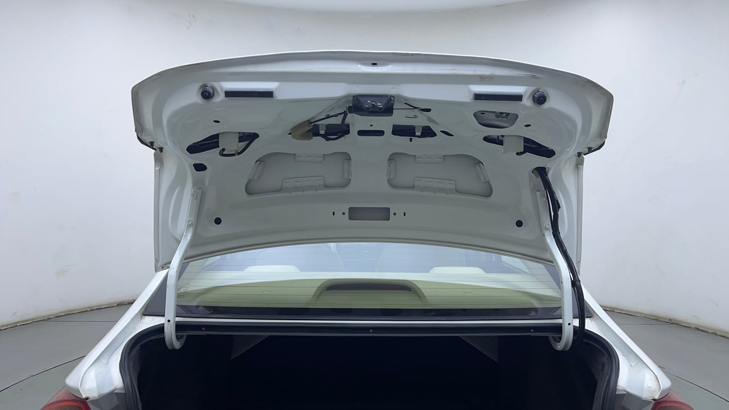 Used 2015 Honda City SV CVT Petrol Automatic interior DICKY DOOR OPEN VIEW